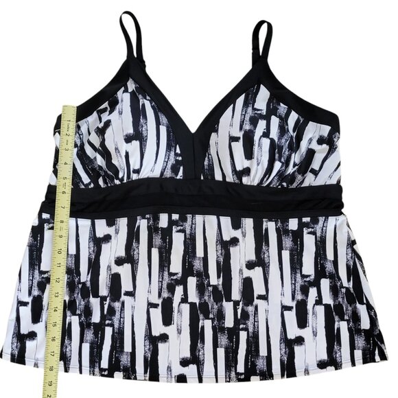 Aquabelle Swimsuits for All Plus Size Tankini Top with Mesh Inset Size 24 - Picture 4 of 10